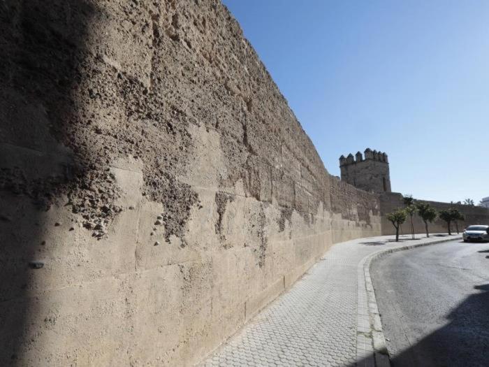 La Muralla De Sevilla Buitenkant foto